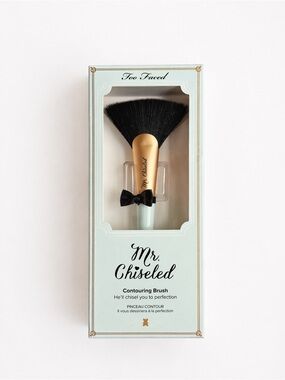 Too Faced Mr. Chiseled Contouring Brush Teddy Bear Hair NIB